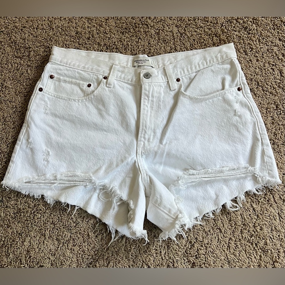 Abercrombie & Fitch Mid Rise Boyfriend Short White Distressed Denim Size 32/14